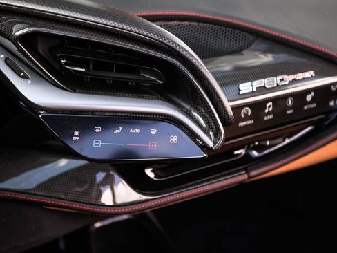 Used 2023 Ferrari SF90 Spider image 35