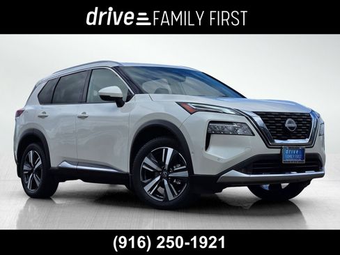 Certified 2022 Nissan Rogue Platinum w/ Head-Up Display Package FWD image 1
