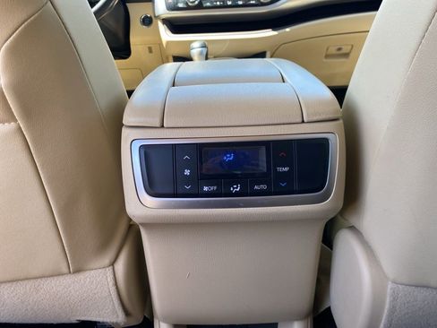 Used 2018 Toyota Highlander XLE AWD/4WD image 13