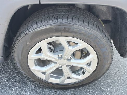 Used 2024 Jeep Compass Latitude AWD/4WD image 26
