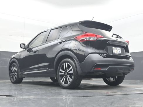 Used 2018 Nissan Kicks SR FWD image 28