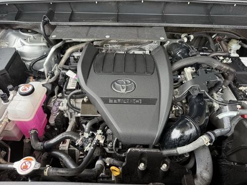 Used 2023 Toyota Highlander XLE FWD image 37
