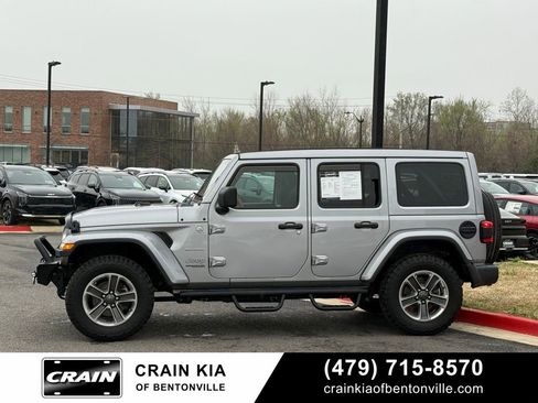 Used 2019 Jeep Wrangler Unlimited Sahara w/ LED Lighting Group AWD/4WD image 5