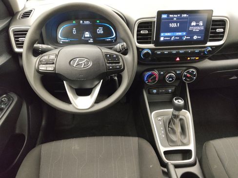 Used 2025 Hyundai Venue SE FWD image 22