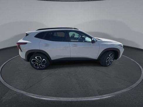 New 2026 Chevrolet Trax RS w/ Sunroof Package FWD image 9