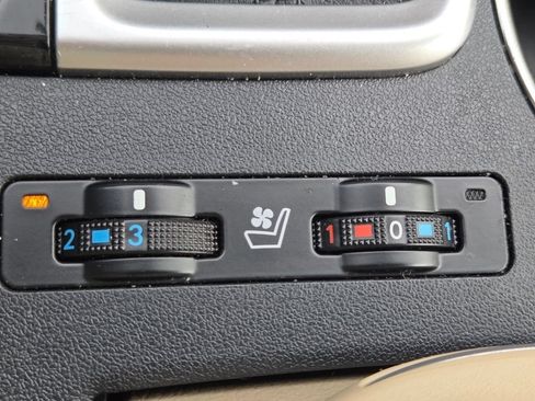 Used 2016 Toyota Highlander Limited Platinum AWD/4WD image 15