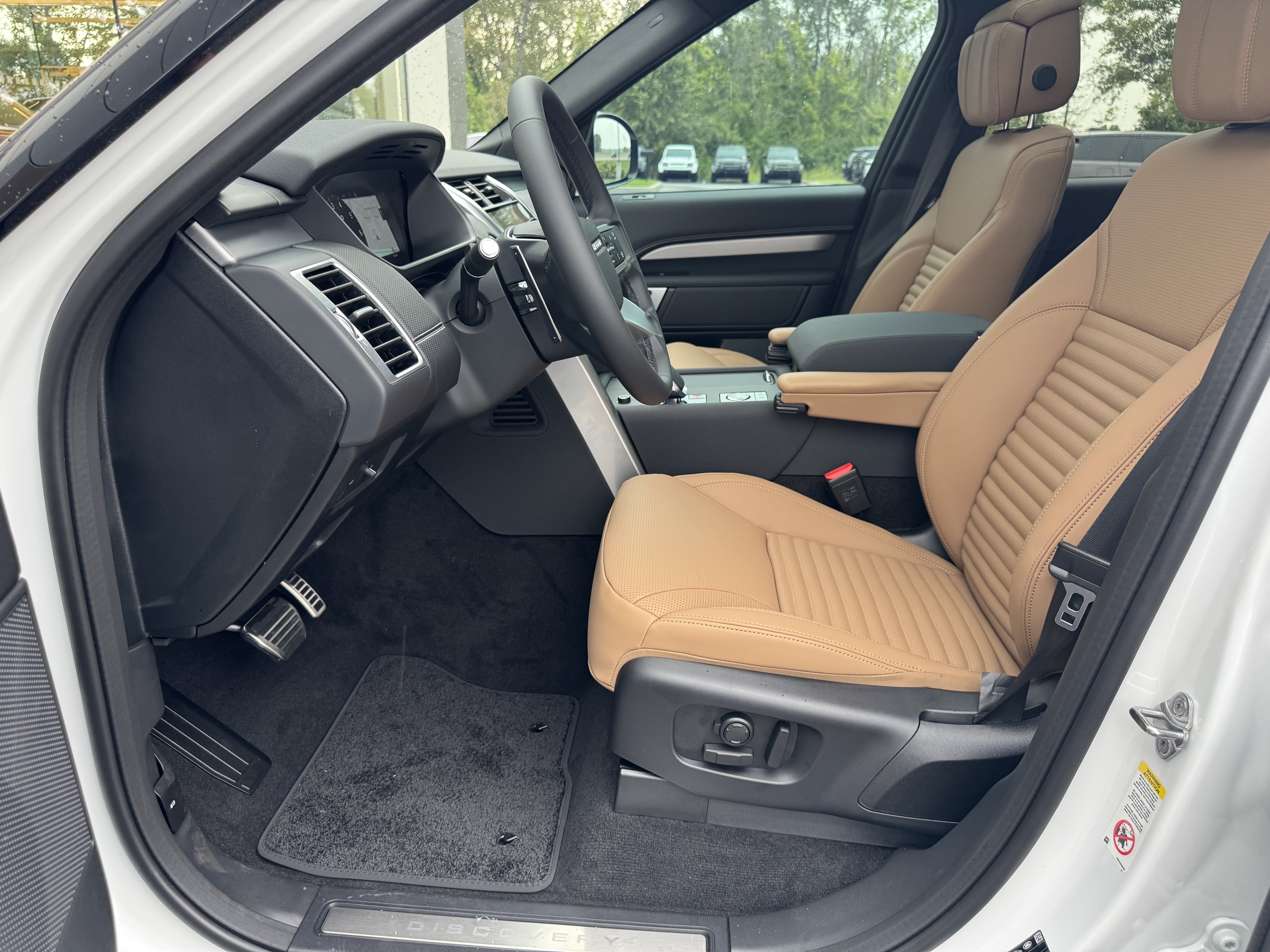 New 2026 Land Rover Discovery Dynamic SE AWD/4WD image 14