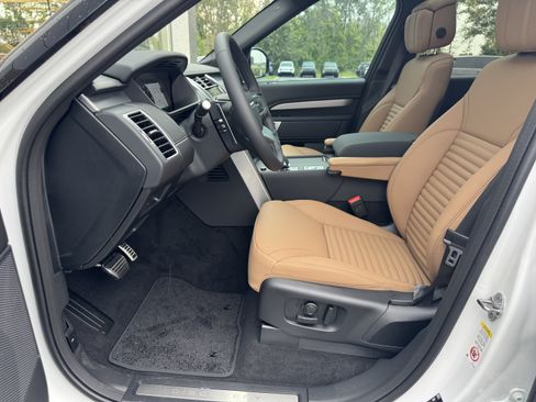 New 2026 Land Rover Discovery Dynamic SE AWD/4WD image 14