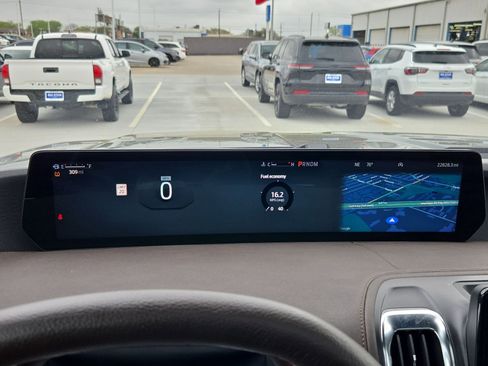 Used 2025 Ford Expedition King Ranch image 21