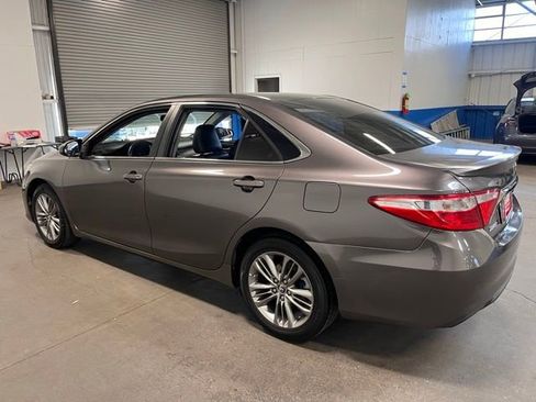Used 2015 Toyota Camry SE image 5