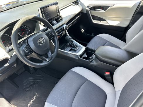 Used 2019 Toyota RAV4 XLE w/ Convenience Package FWD image 16
