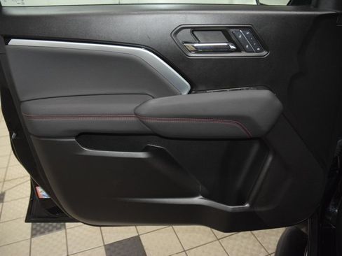 Used 2024 Chevrolet Colorado Z71 w/ Z71 Convenience Package 2 AWD/4WD image 48