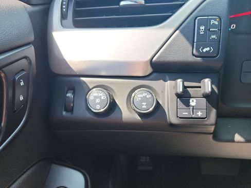Used 2019 GMC Yukon SLT w/ Open Road Package AWD/4WD image 23