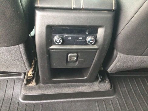 Used 2019 Chevrolet Traverse LS image 17