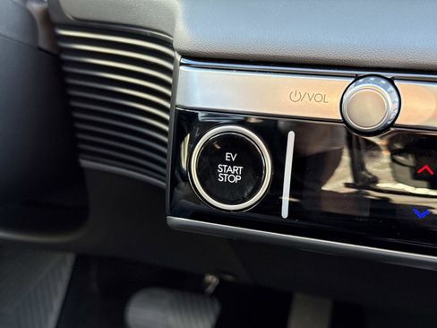 Used 2024 Hyundai Ioniq 5 SEL image 13