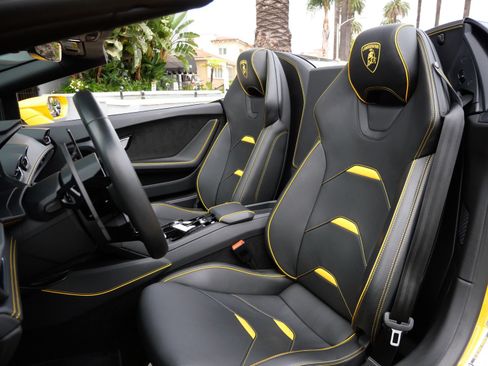 Used 2024 Lamborghini Huracan EVO AWD/4WD image 6