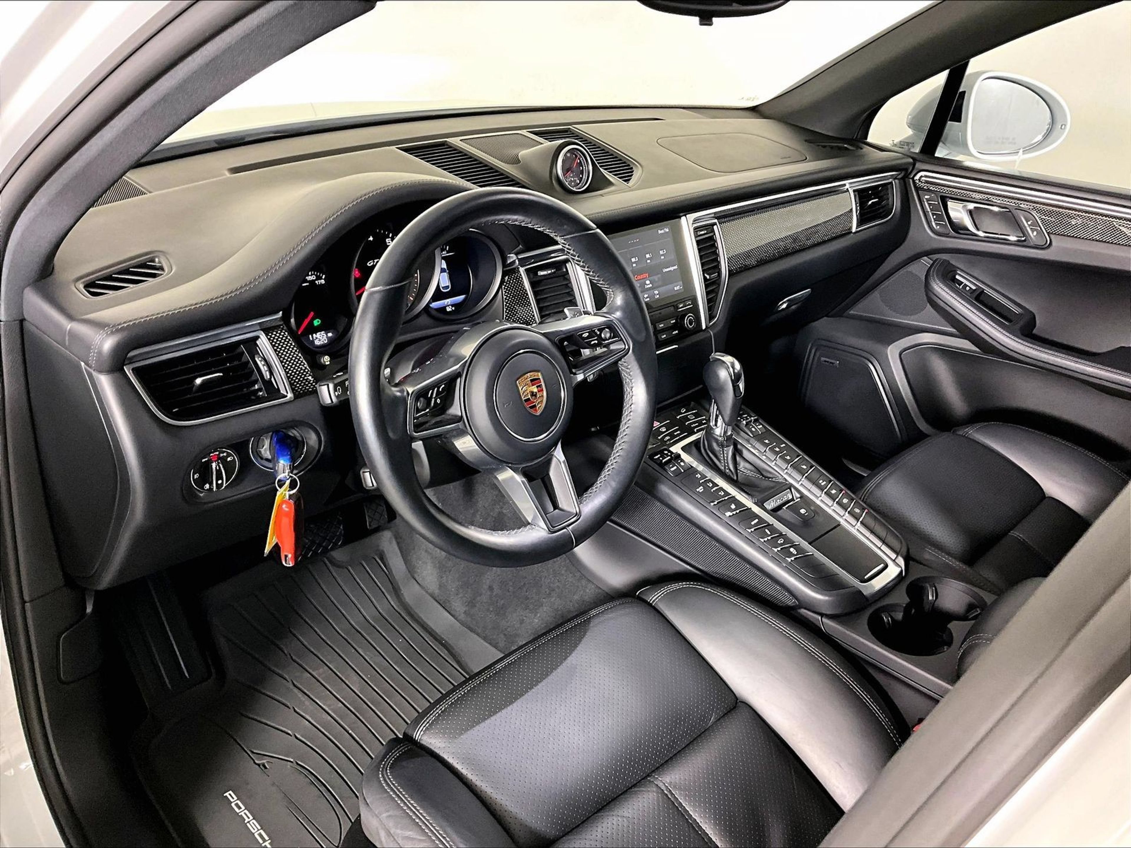 Used 2017 Porsche Macan GTS AWD/4WD image 4