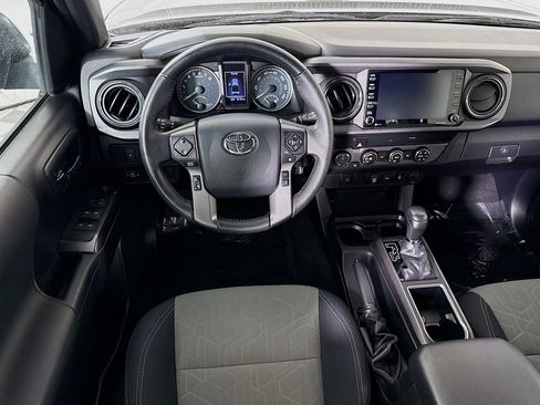 Used 2020 Toyota Tacoma TRD Sport AWD/4WD image 3