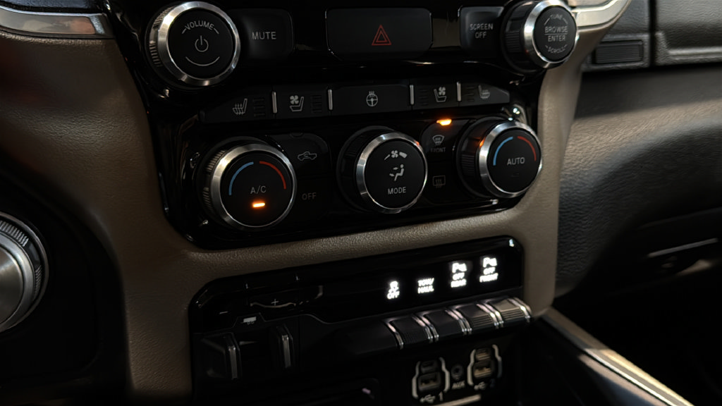 Used 2019 RAM 1500 Laramie AWD/4WD image 27