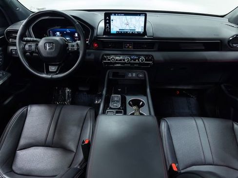 Used 2025 Honda Pilot Black Edition image 22