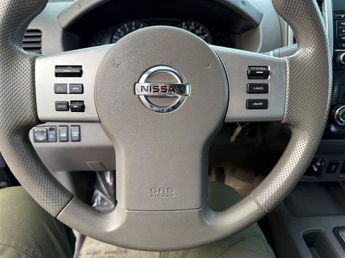 Used 2018 Nissan Frontier SV image 30