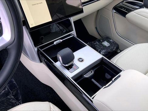 New 2026 Land Rover Range Rover SE image 7