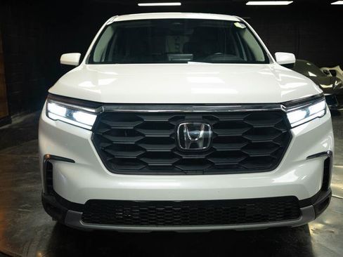 Used 2025 Honda Pilot EX-L image 3