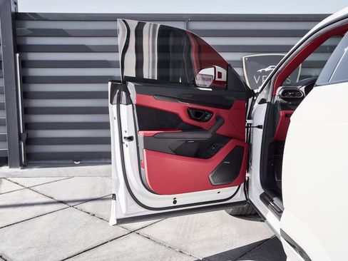 Used 2024 Lamborghini Urus S image 29