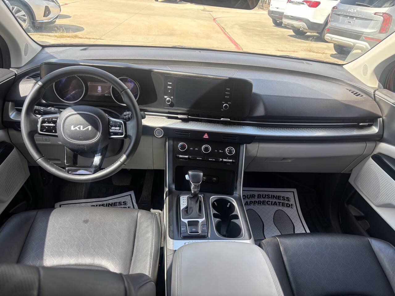 Used 2023 Kia Carnival LX FWD image 39