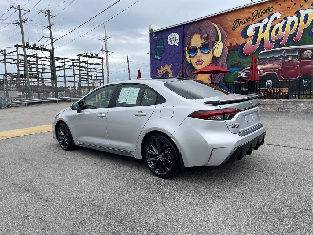 Used 2025 Toyota Corolla XSE FWD image 3
