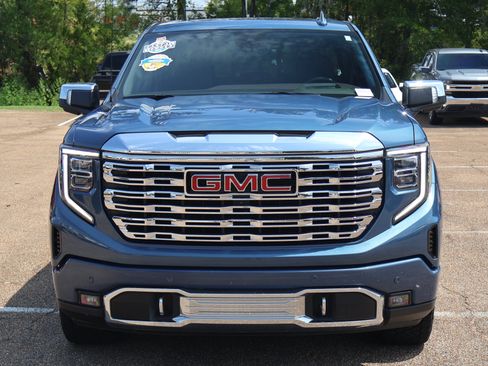 Used 2024 GMC Sierra 1500 Denali w/ Denali Reserve Package AWD/4WD image 3