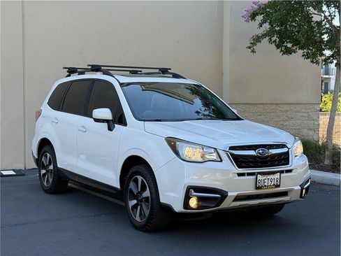 Used 2017 Subaru Forester 2.5i Premium AWD/4WD image 3