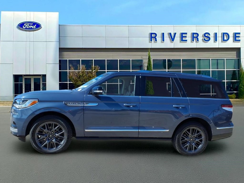 Used 2022 Lincoln Navigator Reserve AWD/4WD image 4