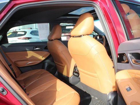 Certified 2022 Toyota Avalon Limited image 10