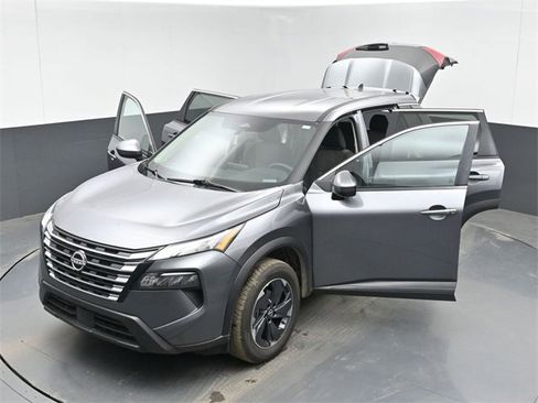 Used 2025 Nissan Rogue SV image 52