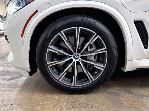 Used 2022 BMW X5 xDrive45e w/ M Sport Package AWD/4WD image 12