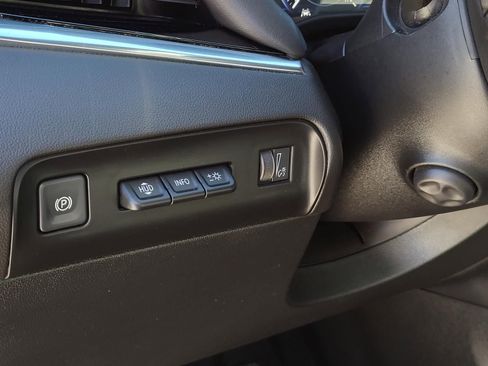 Used 2023 Buick Enclave Avenir w/ Avenir Technology Package FWD image 21
