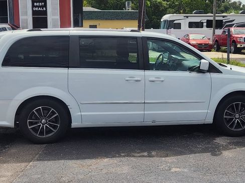 Used 2017 Dodge Grand Caravan SXT FWD image 7