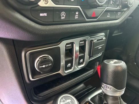 Used 2024 Jeep Wrangler Sport S image 21