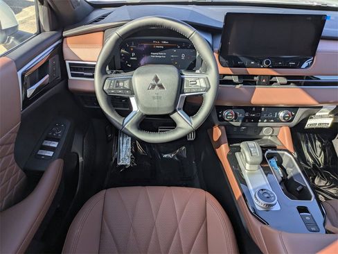 New 2025 Mitsubishi Outlander SEL image 17