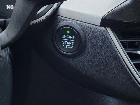 Used 2022 Ford Escape SE image 18