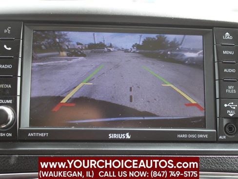 Used 2016 Chrysler Town & Country Touring-L image 27