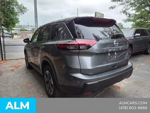 Used 2025 Nissan Rogue SV FWD image 5