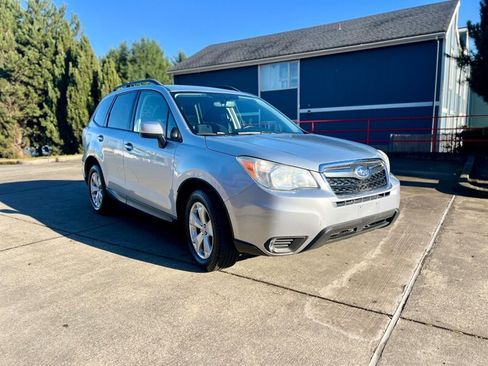 Used 2015 Subaru Forester 2.5i Premium w/ All-Weather Package AWD/4WD image 2