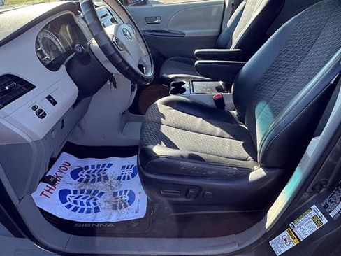 Used 2011 Toyota Sienna SE w/ Preferred Pkg FWD image 34