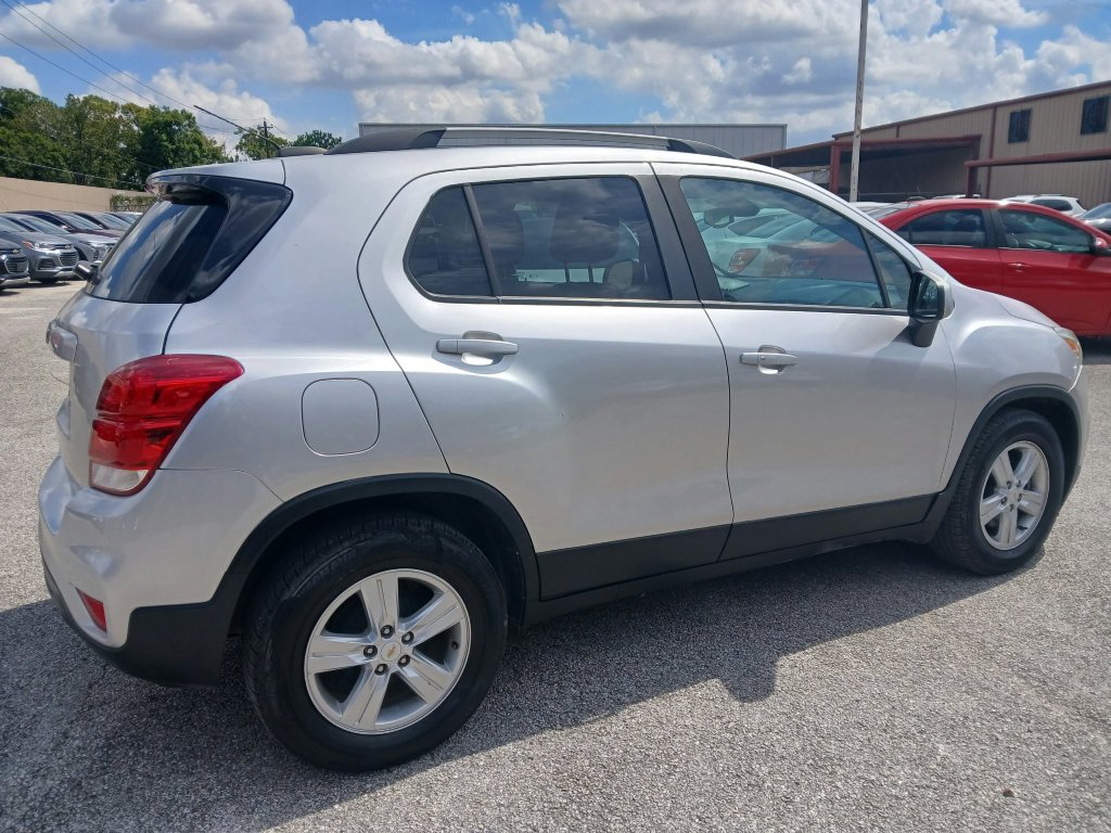 Used 2021 Chevrolet Trax LT w/ LT Convenience Package FWD image 5