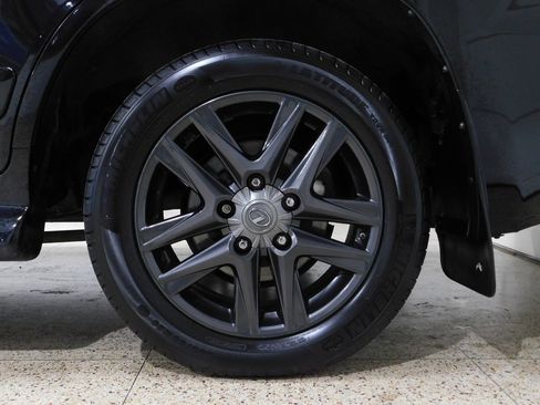 Used 2013 Lexus LX 570 4WD w/ Luxury Pkg w/Pre-crash image 97