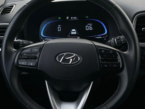 Used 2025 Hyundai Venue SEL image 12