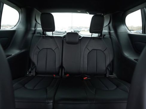 New 2026 Chrysler Pacifica Select image 24