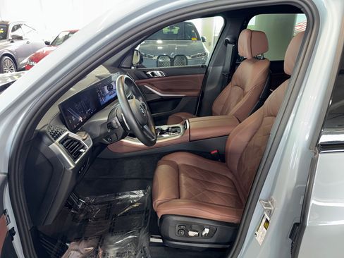 Used 2025 BMW X5 sDrive40i w/ M Sport Package RWD image 19